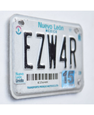 Meksykańska tablica rejestracyjna Nuevo León EZW4R moto