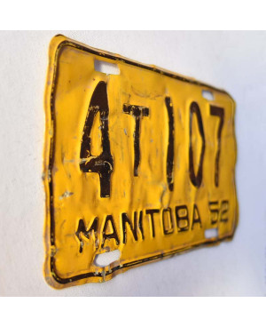 Kanadyjska tablica rejestracyjna Manitoba 1952 Yellow 4T107